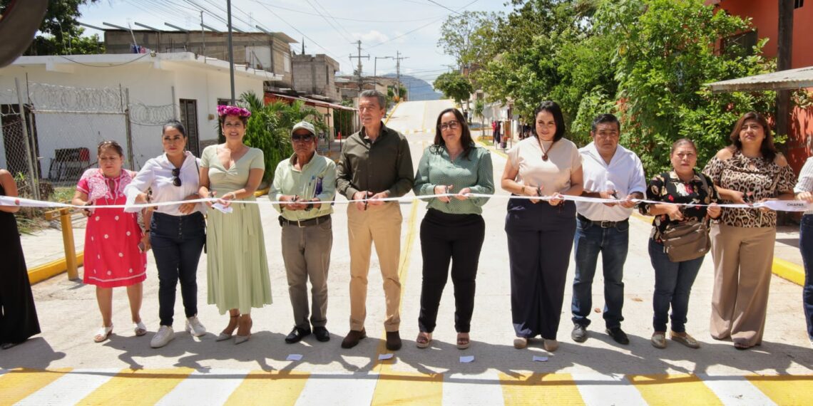 Rutilio Escandón inaugura pavimentación de la calle 1º de Mayo de la colonia Lindavista Shanka en Tuxtla Gutiérrez