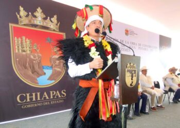 En Chamula, Rutilio Escandón inaugura el Sistema de Agua Potable de la localidad Joltzemén