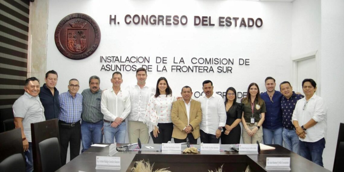 Maestra Farah Cerdio, Encargada de la Oficina de Representación del INM en Chiapas, asiste a la instalación de la Comisión de la Frontera Sur.