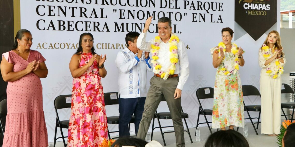 En Acacoyagua, Rutilio Escandón inaugura la reconstrucción del Parque Central “Enomoto”