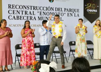 En Acacoyagua, Rutilio Escandón inaugura la reconstrucción del Parque Central “Enomoto”