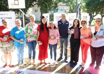 Entrega Angel Torres aves de traspatio en beneficio de familias de Tuxtla, en la colonia Las Granjas