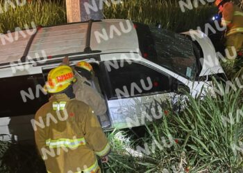 “Vídeo” Automovilista cae en dren pluvial y resulta lesionado en Tapachula