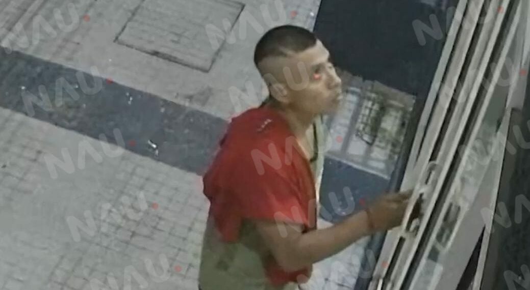 “Vídeo”Captan a sujeto que entró a robar A un Estudio Fotográfico MERS STUDIOS en Tapachula