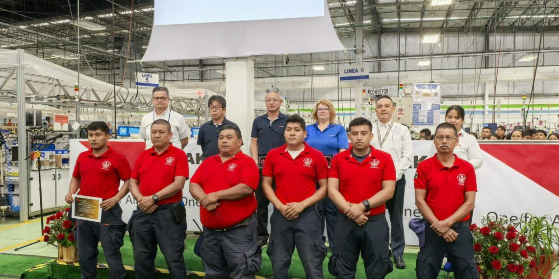 Familia Yazaki reconoce al Heroico Cuerpo de Bomberos de Tapachula por su valiente labor en el incendio de Planta Tapachula 2