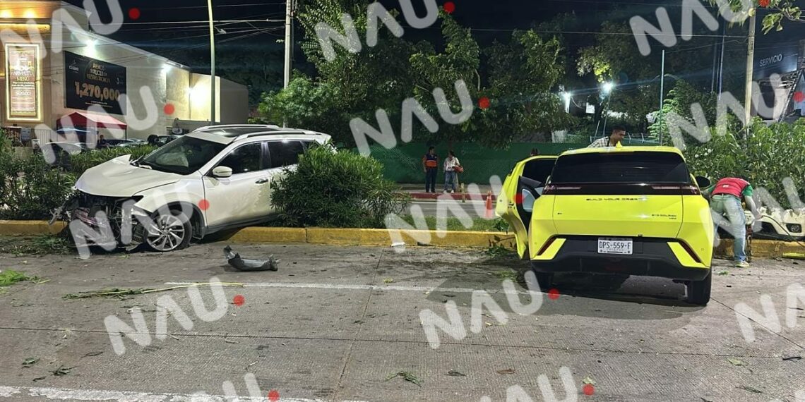 Policía de Tránsito de Tuxtla Gutiérrez detiene a involucrados en choque múltiple