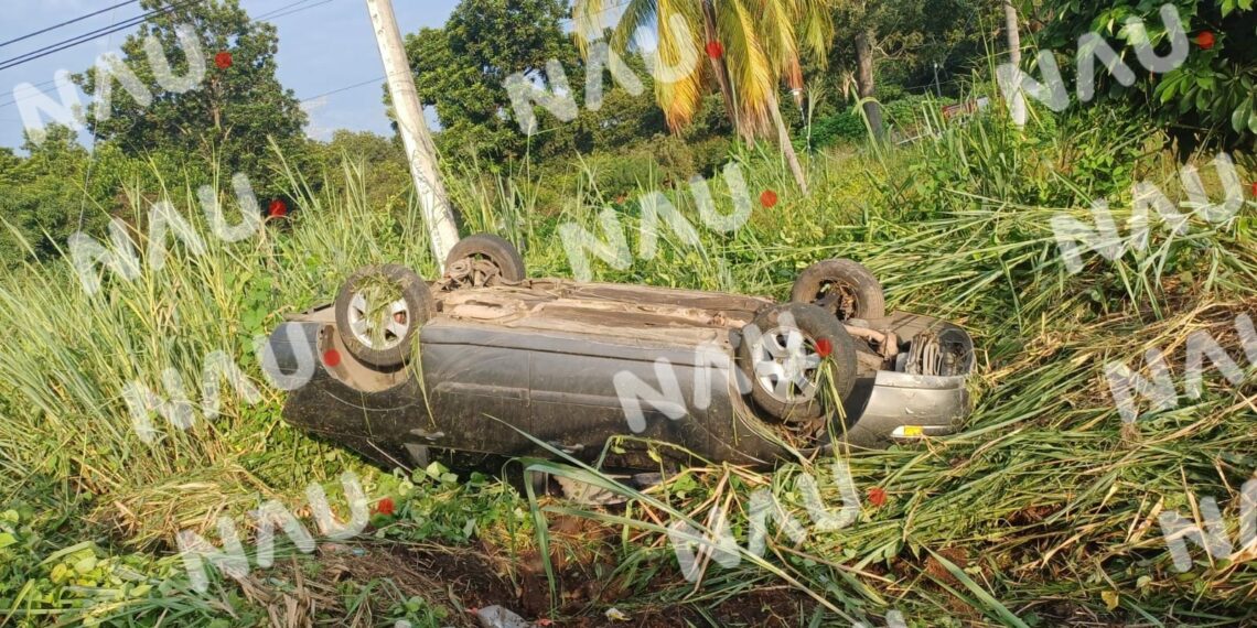 Volcadura de vehículo en la carretera Tapachula-Puerto Madero deja solo daños materiales