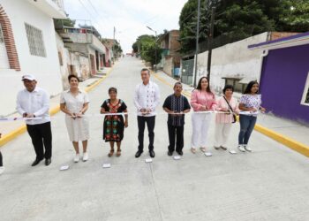 Inaugura Rutilio Escandón pavimentación de la calle Veinticuatro en la Colonia Las Casitas, en Tuxtla Gutiérrez