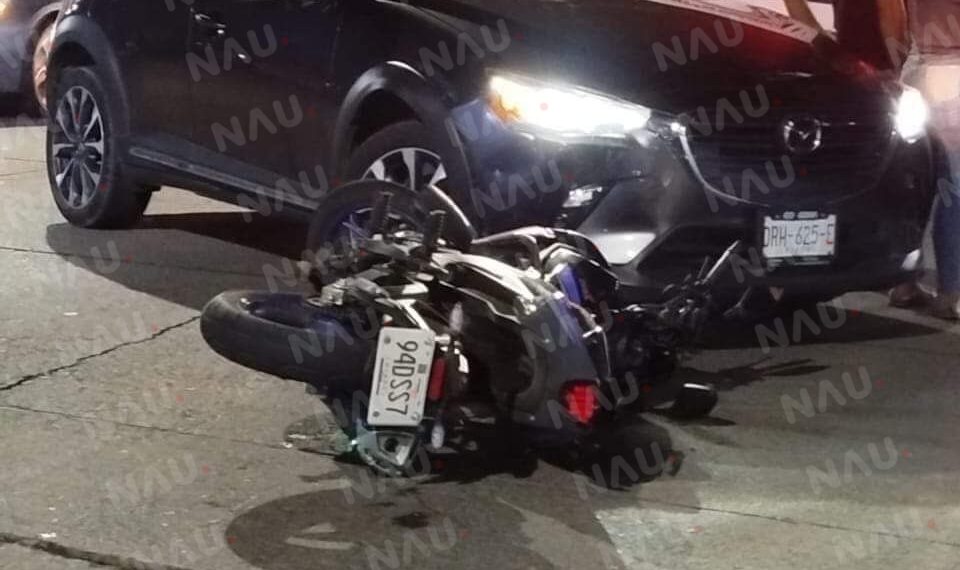 Accidente en motocicleta deja a joven herido
