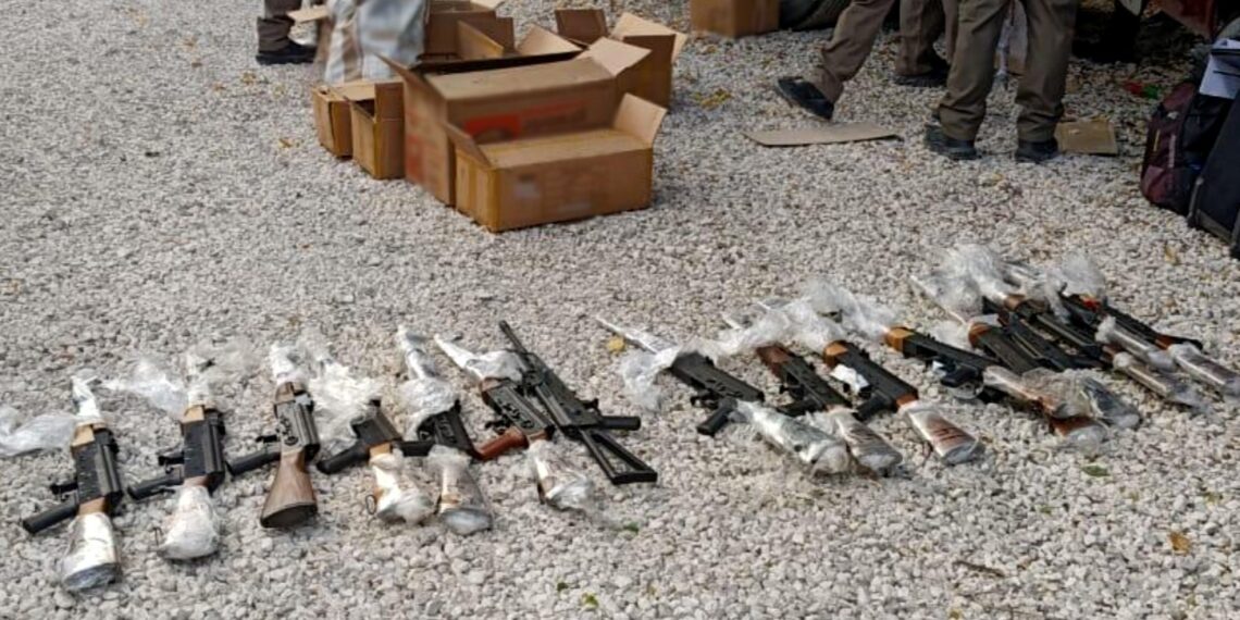 FGR ASEGURA VEHÍCULOS MONSTRUOS, ARMAS DE FUEGO Y CARTUCHOS EN TUXTLA GUTIÉRREZ