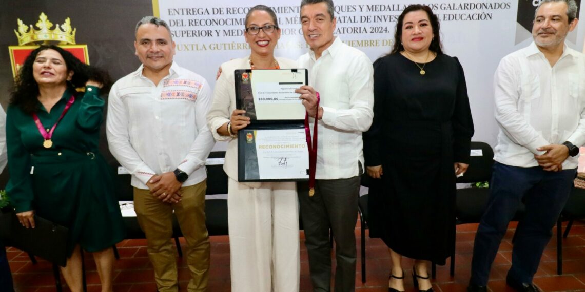 Entrega Rutilio Escandón Reconocimientos al Mérito Estatal de Investigación Superior y Media Superior 2024
