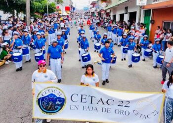 Víctor Saldaña encabeza desfile por la conmemoración del 114° aniversario de la Revolución Mexicana