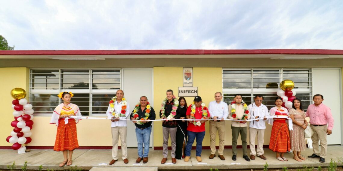 En Huehuetán, Rutilio Escandón inauguró espacios educativos del Cecyte Chiapas Plantel 47
