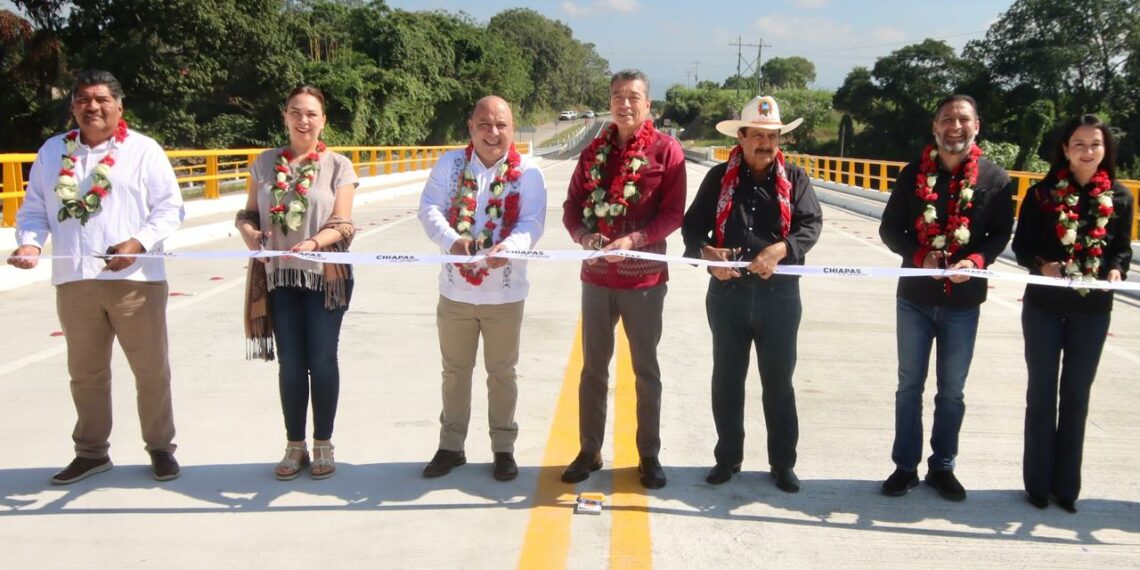 Rutilio Escandón inaugura el puente Río Blanco y la cuarta etapa de la carretera La Angostura-Pujiltic