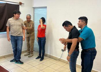 Capacitan a personal de comercios del sendero peatonal en Tapachula