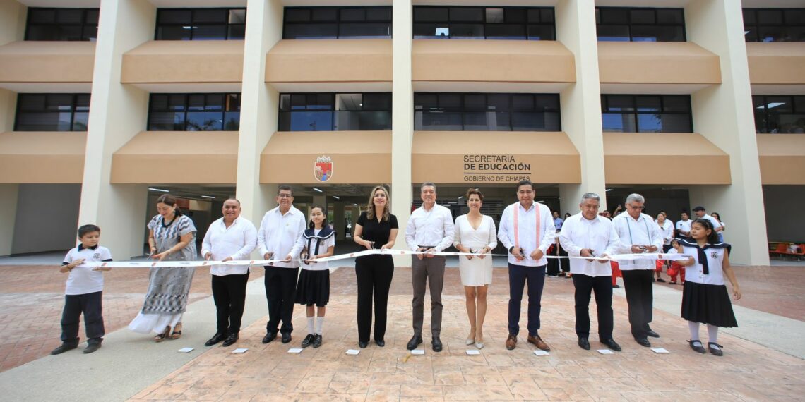Rutilio Escandón inaugura edificio administrativo de la Secretaría de Educación y arranca entrega de mobiliario a escuelas