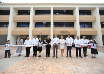 Rutilio Escandón inaugura edificio administrativo de la Secretaría de Educación y arranca entrega de mobiliario a escuelas