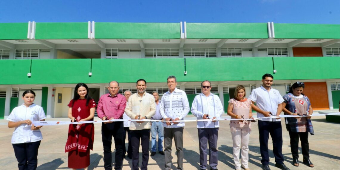 Rutilio Escandón inaugura edificio en la sede de la Unicach de Venustiano Carranza