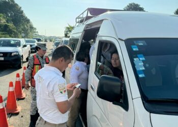 Coordinación entre autoridades para brindar atención y seguridad a caravana de migrantes en Chiapas