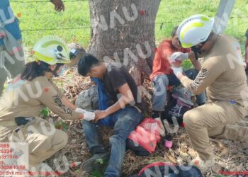Dos personas resultan lesionadas al caer de un vehículo en movimiento.
