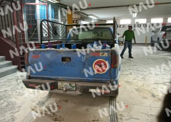 “Vídeo” Conato de incendio en un vehículo en el sótano del Palacio Municipal de Tapachula moviliza a bomberos