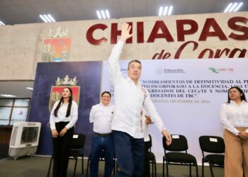 Rutilio Escandón entrega nombramientos de definitividad a personal del Cecyte Chiapas y Telebachillerato Comunitario