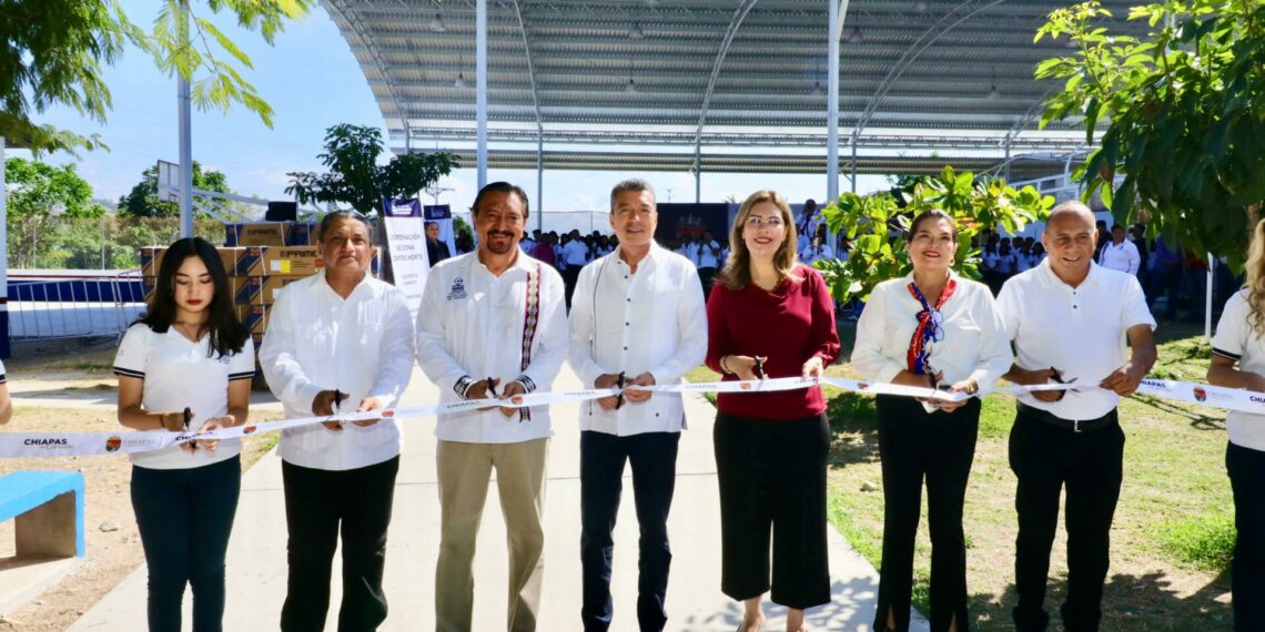 Rutilio Escandón entrega nombramientos de plazas definitivas, pago de prestaciones y equipamiento al Cobach