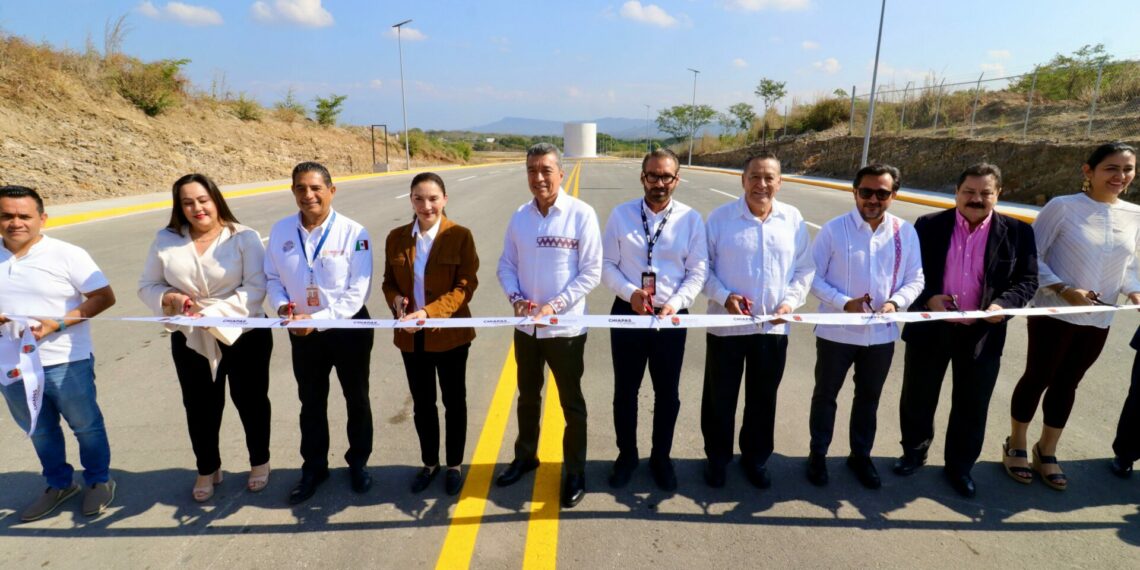 Inaugura Rutilio Escandón infraestructura del Aeropuerto Internacional Ángel Albino Corzo