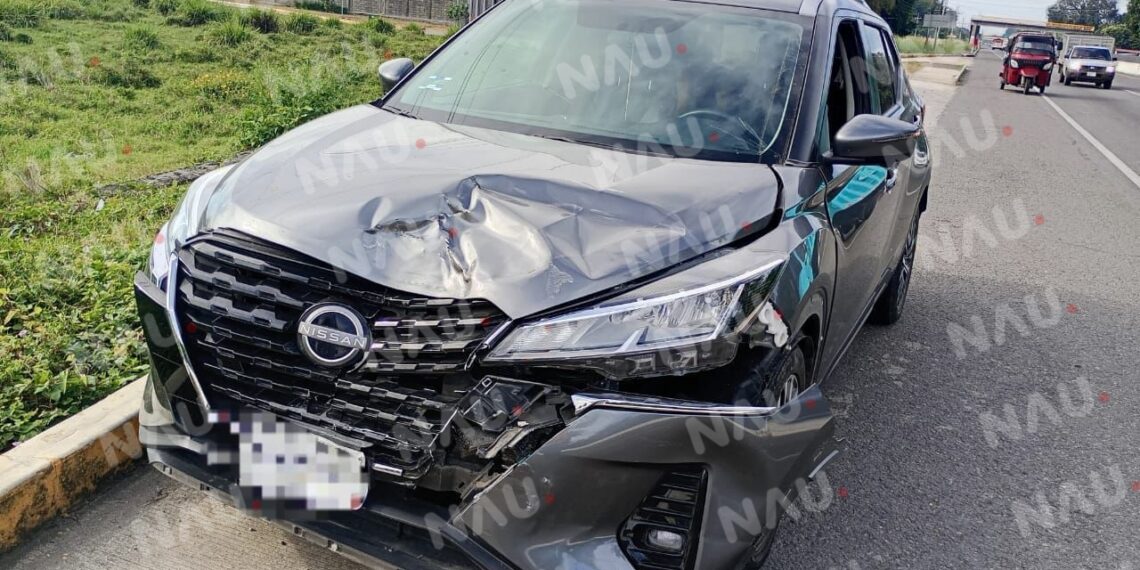 Accidente por alcance deja daños materiales en Tuxtla Chico