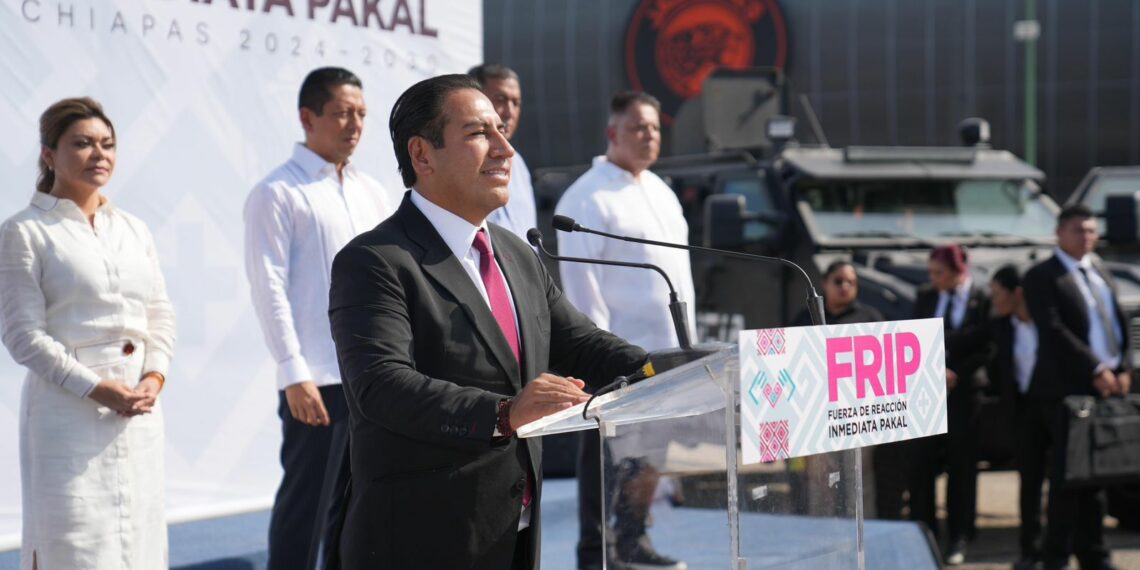 Eduardo Ramírez toma protesta al nuevo secretario de Seguridad del Pueblo