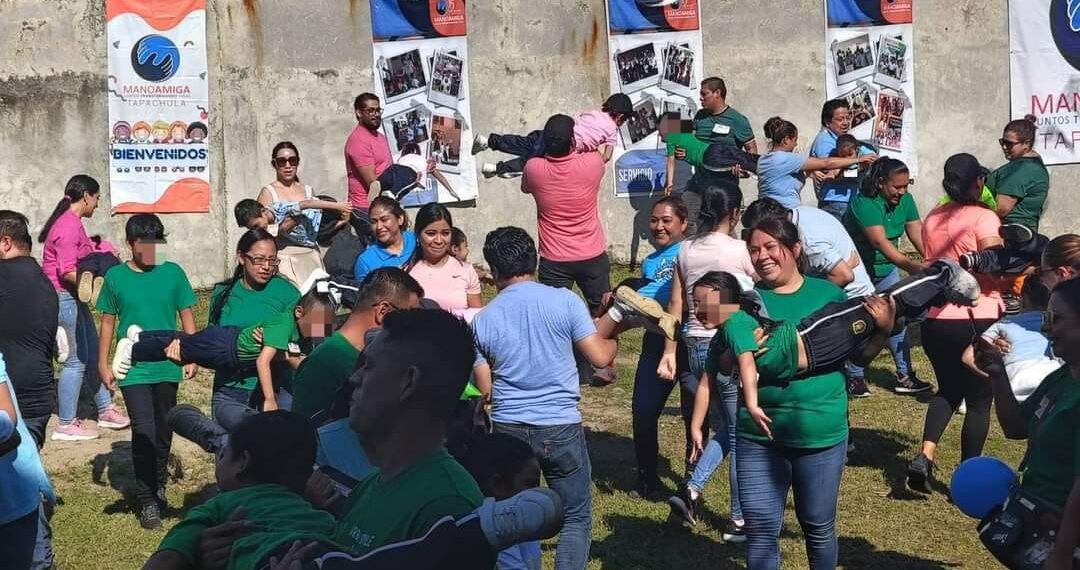 Alumnos del CMH y padres de familia participan en Matrogimnasia