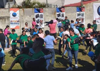 Alumnos del CMH y padres de familia participan en Matrogimnasia