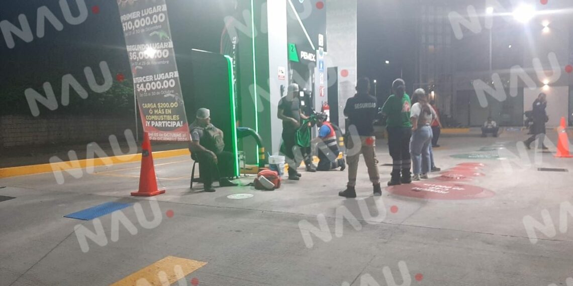 Asalto armado en gasolinera deja dos lesionados y una mujer con crisis nerviosa