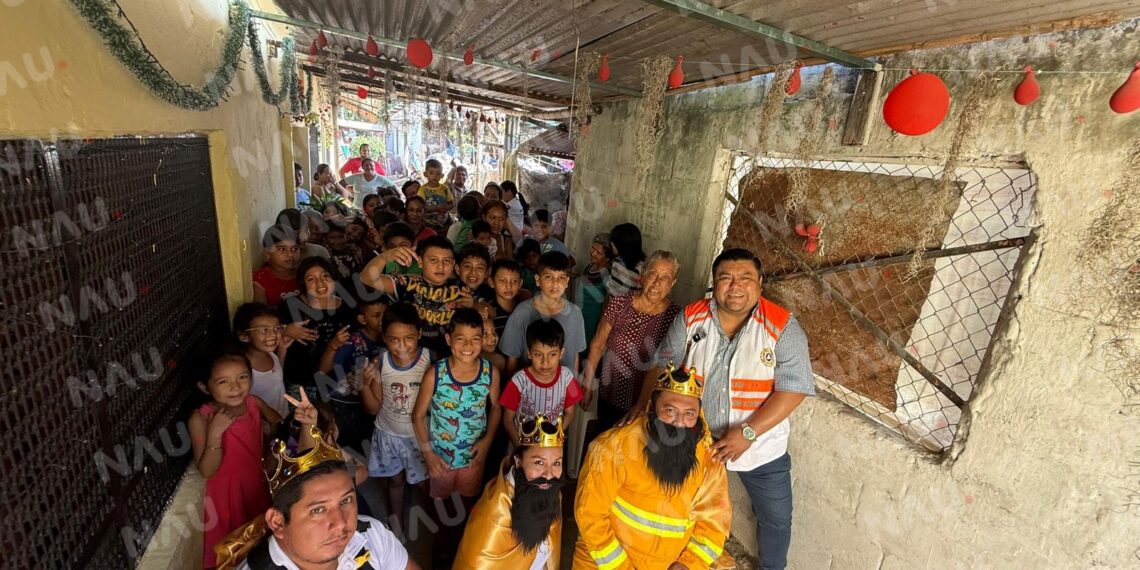 Héroes magos reparten sonrisas en Tapachula