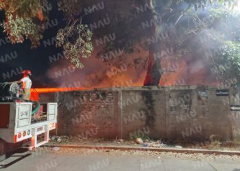 Incendio en terreno baldío moviliza a bomberos en Tapachula