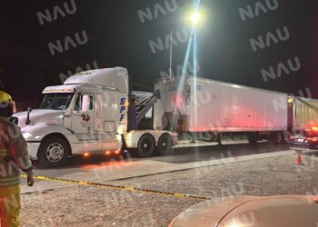 Policía municipal resulta lesionado en accidente provocado por un tráiler