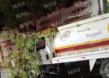 Pipa de bomberos sufre accidente en Tapachula mientras acudía a un incendio