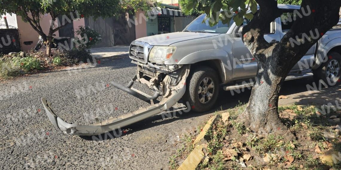 Duelo de camionetas deja sólo daños materiales en Tapachula