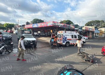 Accidente vehicular en la Novena Sur y 20 Calle Oriente deja a tres personas lesionadas