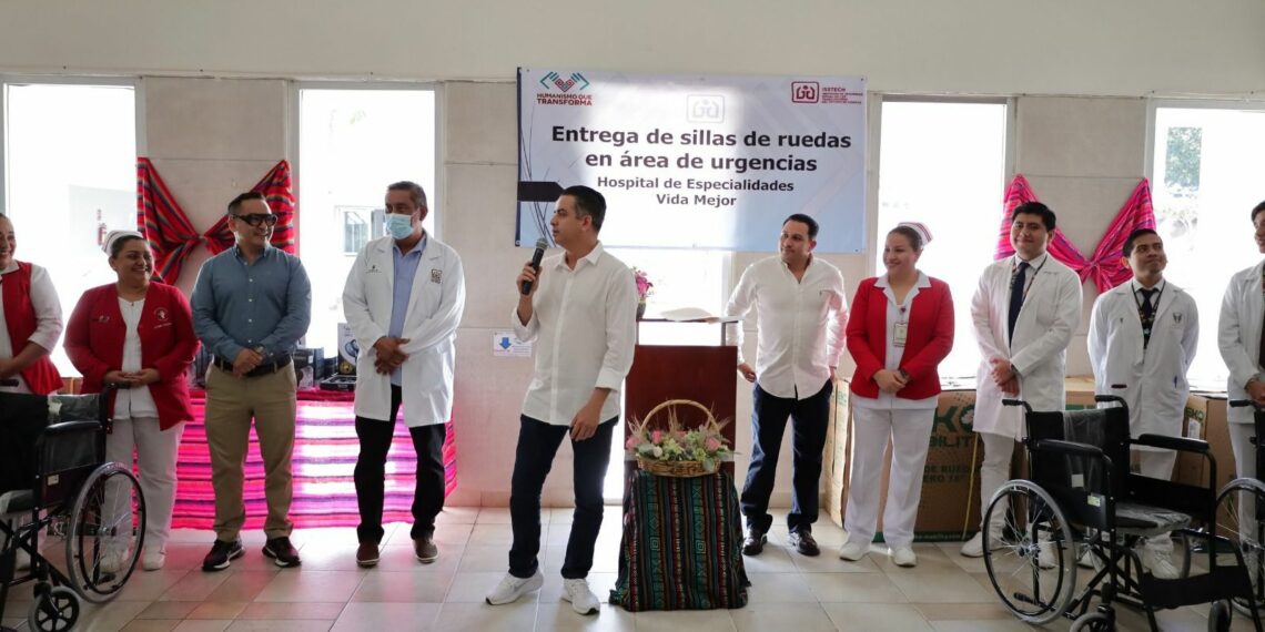 Entrega director del Isstech equipo médico a Hospital de Especialidades Vida Mejor