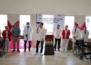 Entrega director del Isstech equipo médico a Hospital de Especialidades Vida Mejor