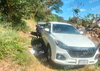 Localizan camioneta robada con en el mercado San Juan