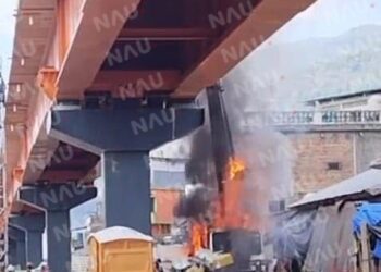 Se incendia maquinaria de construcción del tren en Huixtla