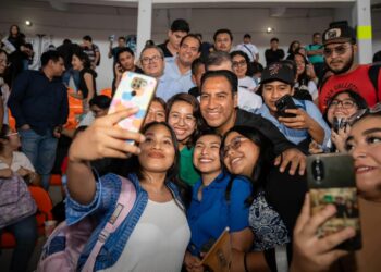 Eduardo Ramírez reafirma compromiso con la juventud para garantizarle un mejor futuro