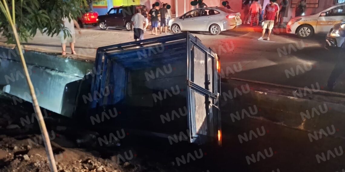 Joven sufre crisis nerviosa tras accidente vehicular en el par vial Tapachula