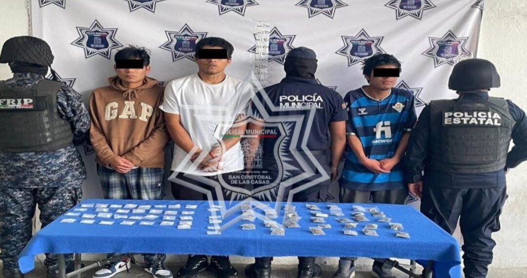 Policía Municipal detiene a tres sujetos con estupefacientes en el Mercado de la Zona Norte de San Cristóbal