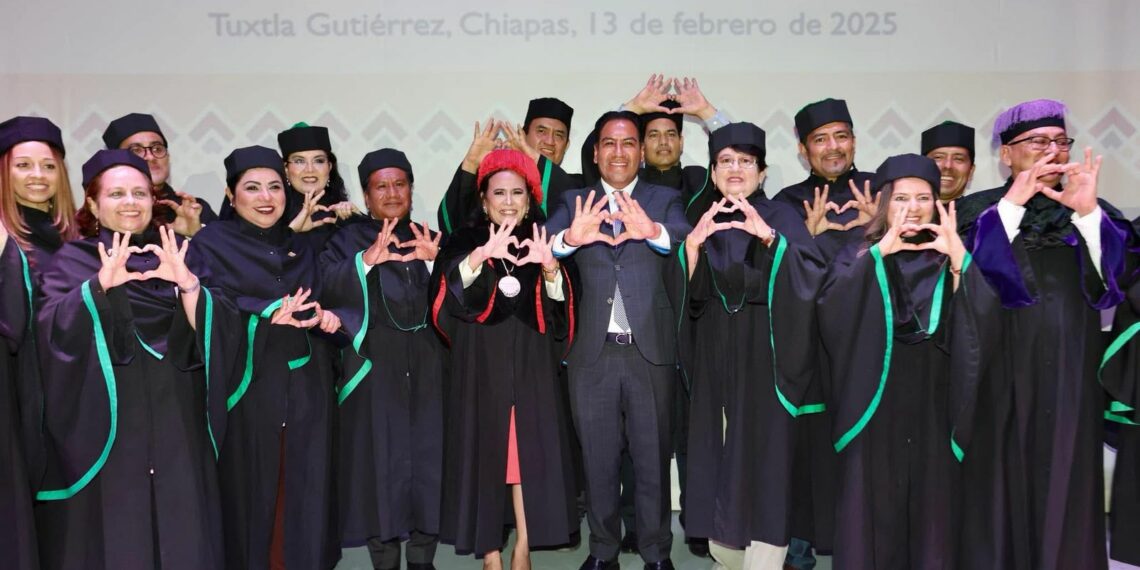 Investidura a arqueóloga, como rectora de UNICACH