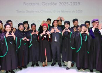 Investidura a arqueóloga, como rectora de UNICACH