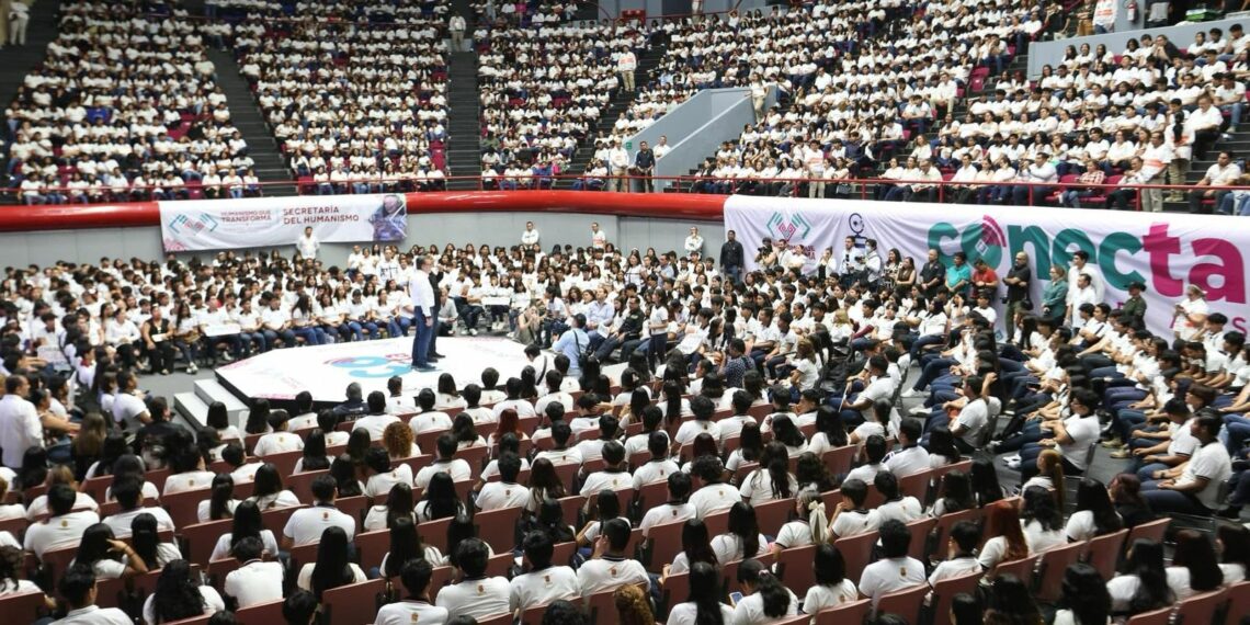 Eduardo Ramírez fortalece la educación con impulso a la conectividad y becas