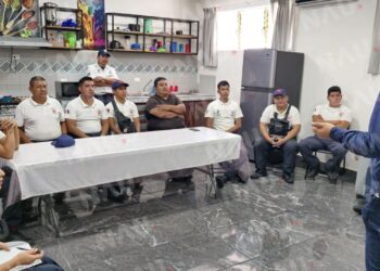 Bomberos de Tapachula reciben taller de primeros auxilios psicológicos
